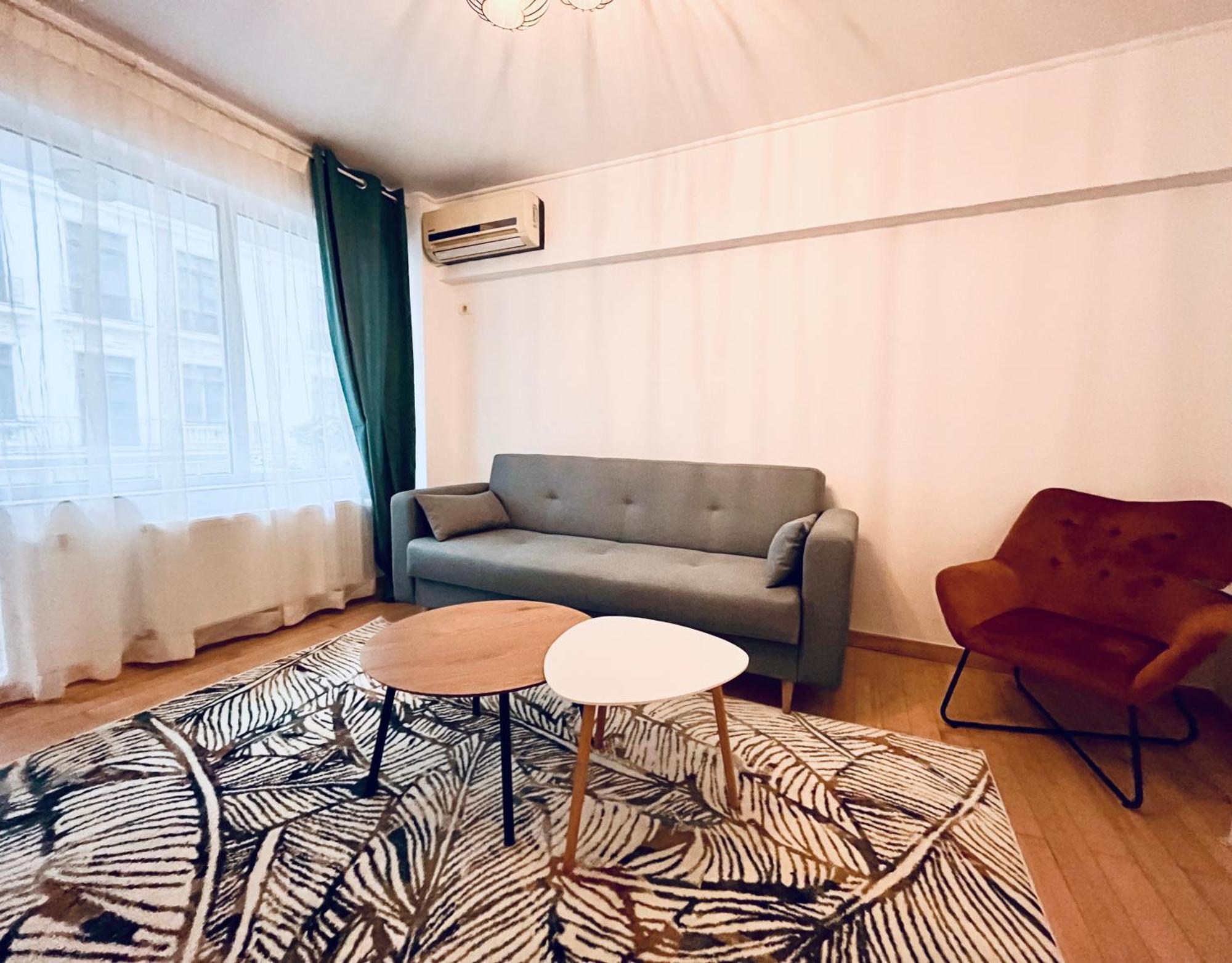 Cozy Apartment With Balcony Bukarest Kültér fotó